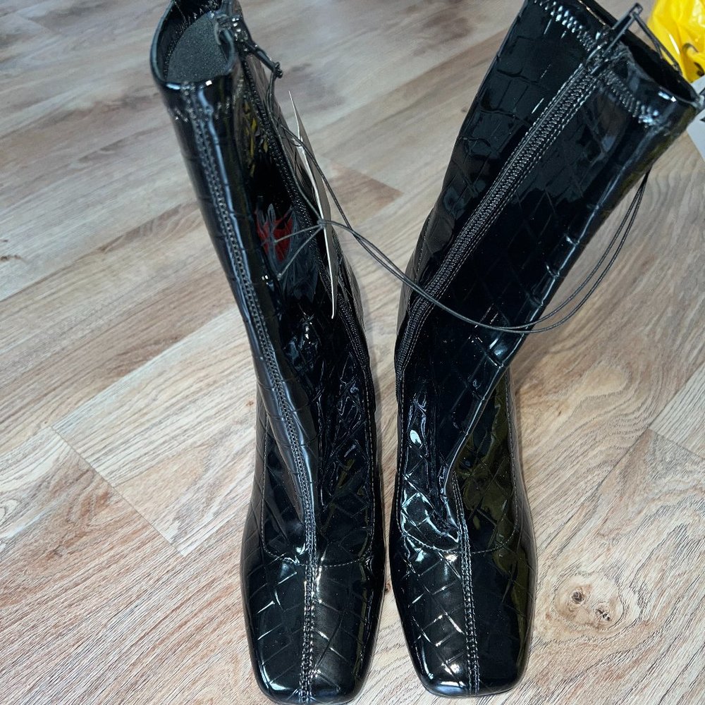 Brand New Black Heels (size 7.5)